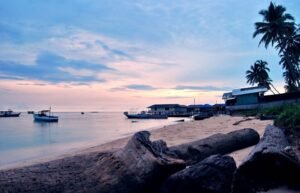 Pantai Derawan rekomendasi wisata di kalimantan timur